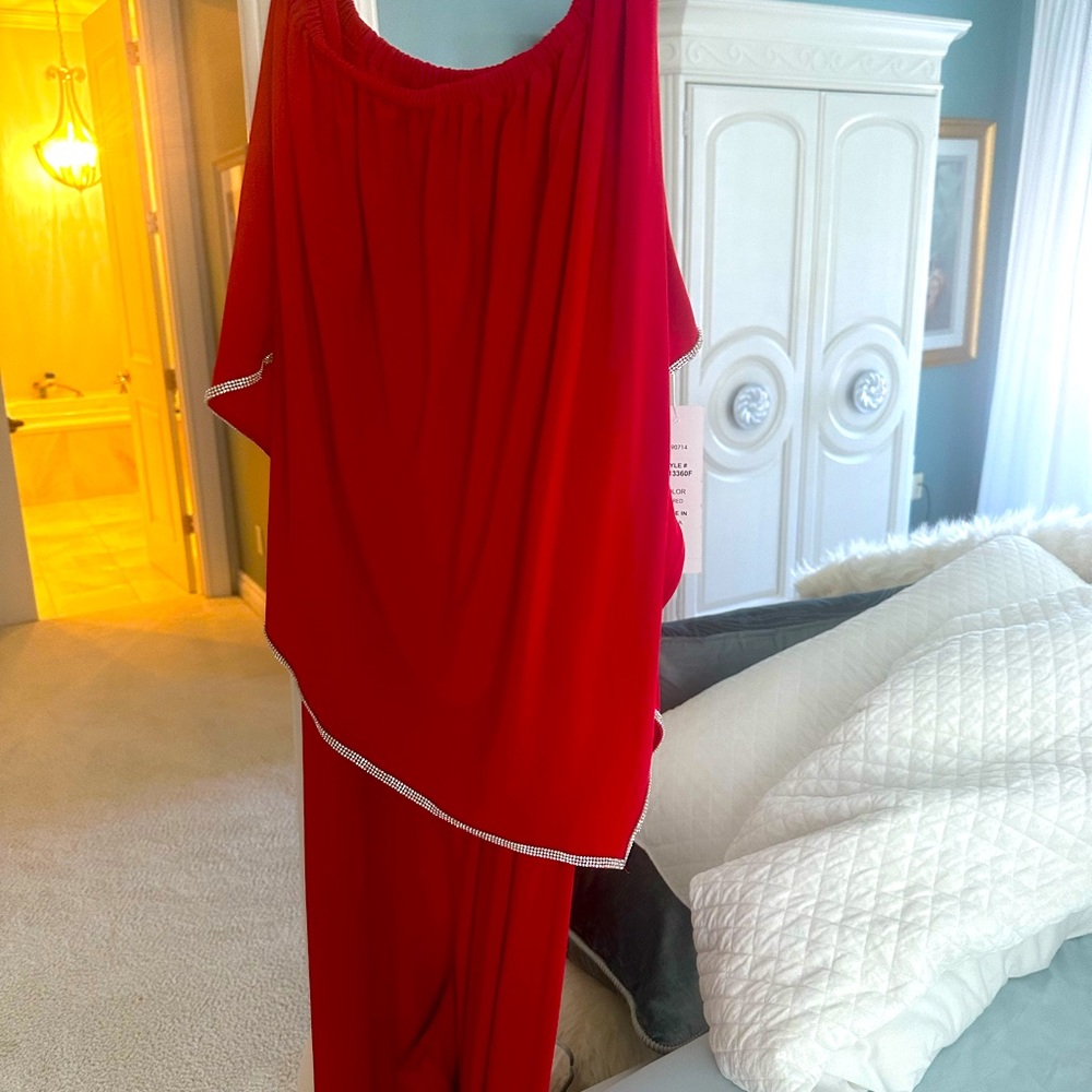 Gorgeous red jumpsuit can wear on or off shoulders.  Will fit xl or xxl